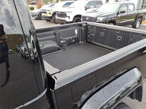 Used 2023 Jeep Gladiator Overland image 13