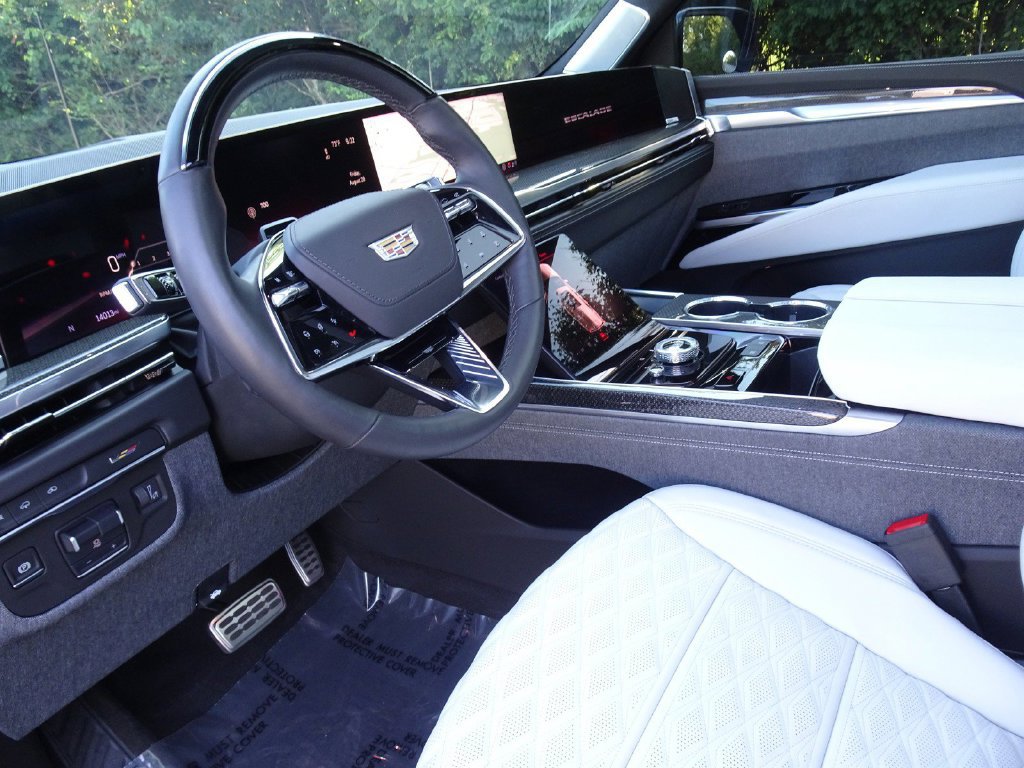 Certified 2025 Cadillac Escalade V w/ LPO, ONYX Package AWD/4WD image 13