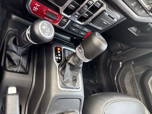 Certified 2025 Jeep Gladiator Sport AWD/4WD image 31