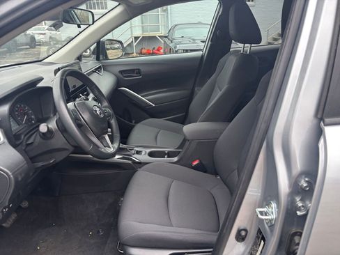 Used 2025 Toyota Corolla Cross LE image 24