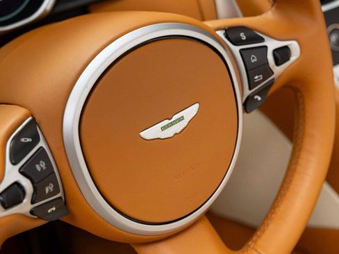 Used 2023 Aston Martin DB11 Volante image 30
