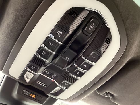 Certified 2021 Porsche Macan Turbo AWD/4WD image 37
