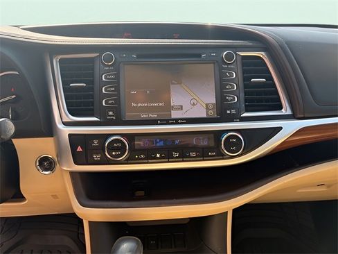 Used 2017 Toyota Highlander Limited image 22