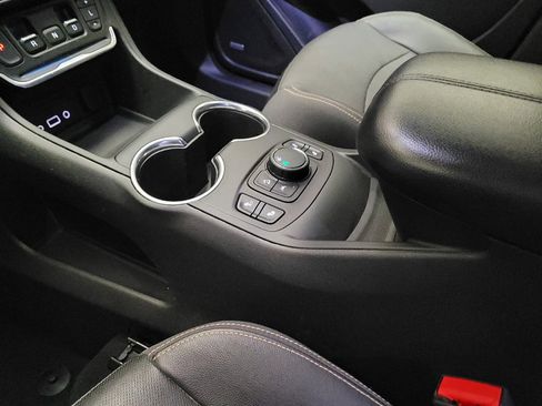 Used 2021 GMC Terrain SLT w/ Infotainment Package II FWD image 26
