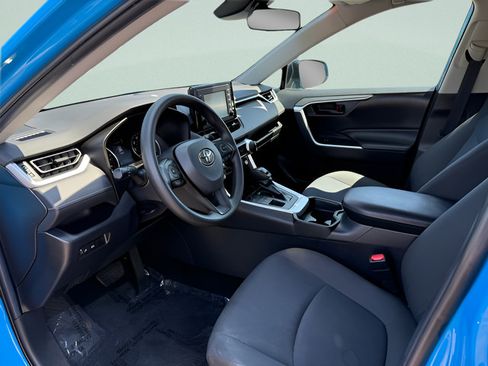 Used 2019 Toyota RAV4 LE w/ All Weather Liner Package AWD/4WD image 4