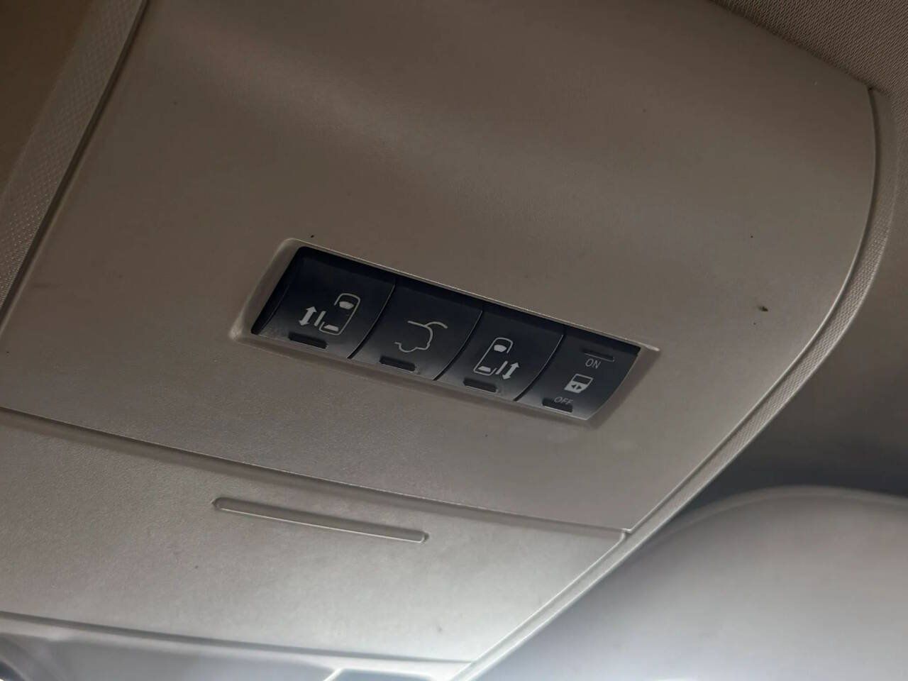Used 2015 Chrysler Town & Country Touring-L w/ Driver Convenience Group FWD image 13