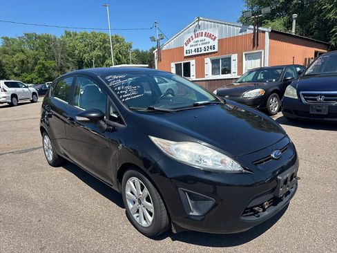 Used 2013 Ford Fiesta SE FWD image 3