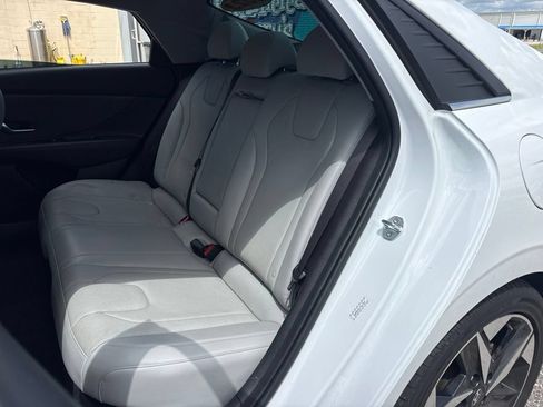 Used 2023 Hyundai Elantra Limited FWD image 11