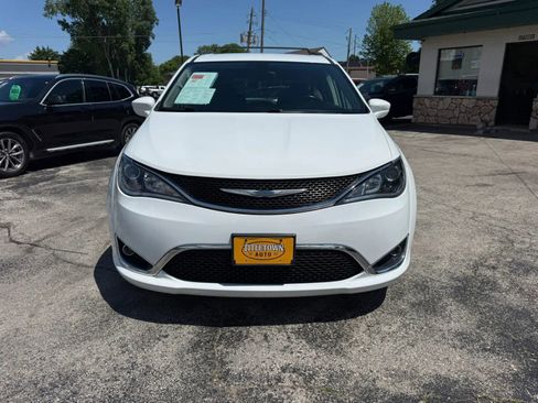 Used 2018 Chrysler Pacifica Touring-L FWD image 8