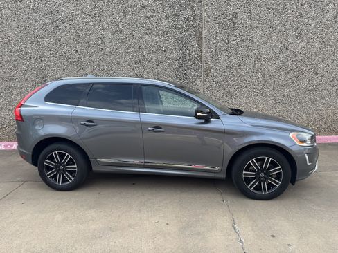 Used 2017 Volvo XC60 T5 Dynamic w/ Preferred Option Package image 2