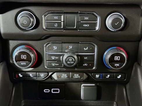 Used 2024 Chevrolet Tahoe Premier image 16