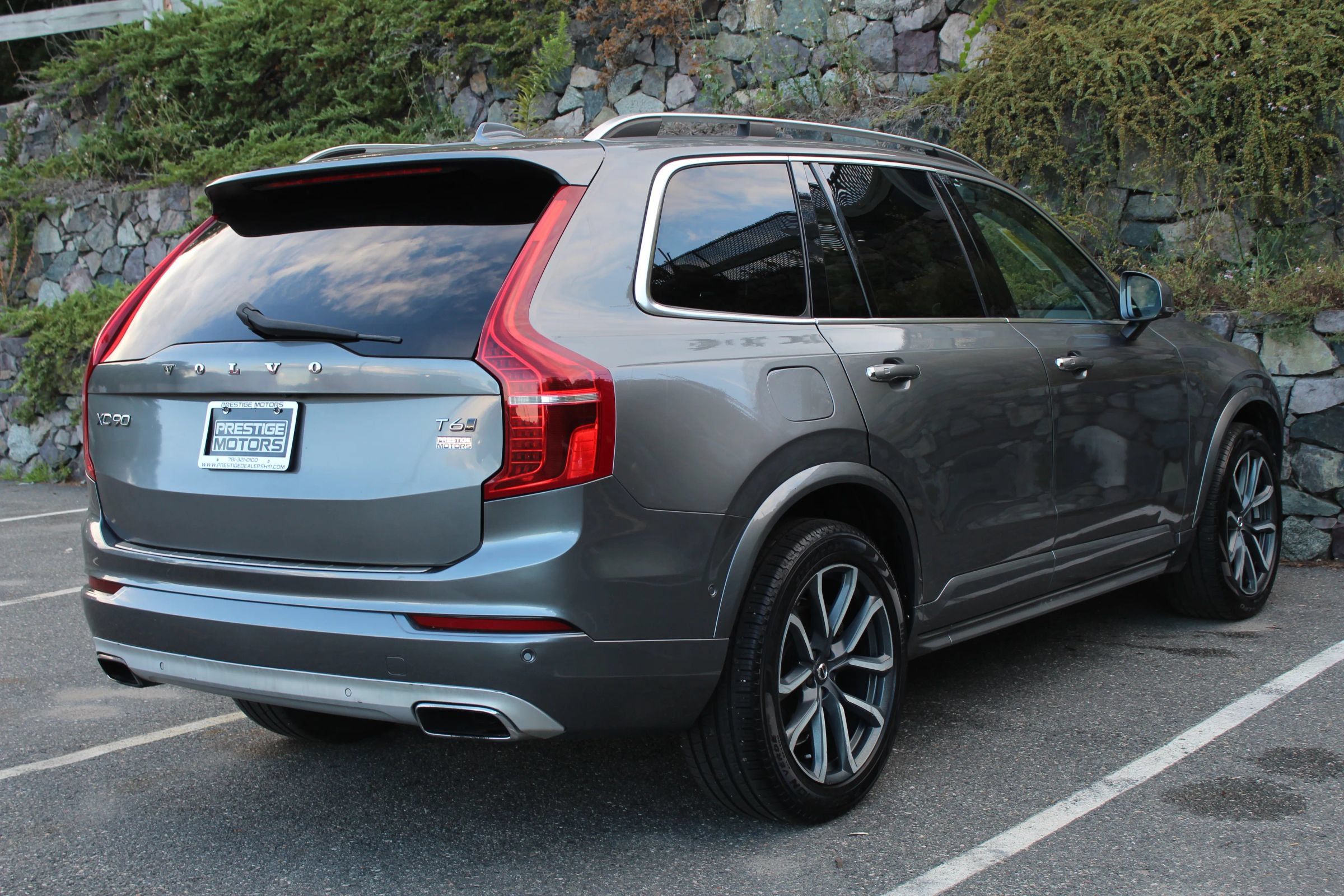 Used 2016 Volvo XC90 T6 Momentum w/ Momentum Plus Package AWD/4WD image 9