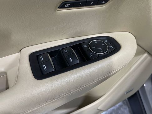 Used 2018 Cadillac XT5 Luxury w/ Driver Awareness Package image 17