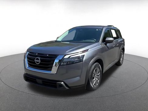 Used 2025 Nissan Pathfinder SV FWD image 7