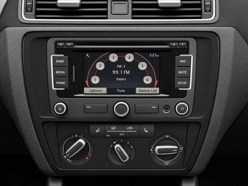 Used 2015 Volkswagen Jetta Sport FWD image 17