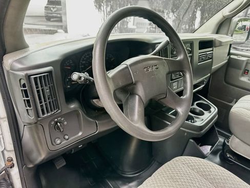Used 2005 GMC Savana 2500 RWD image 12