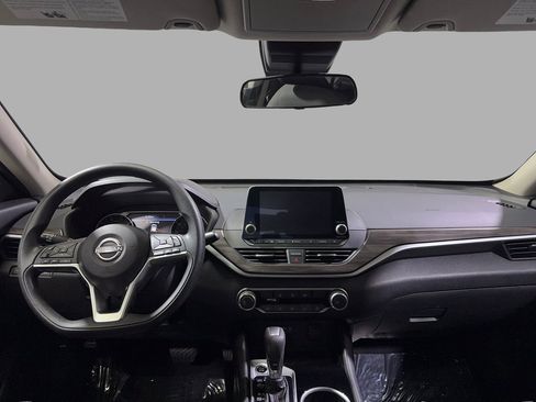 Used 2024 Nissan Altima 2.5 SV image 12