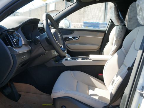 New 2026 Volvo XC90 T8 Plus w/ Protection Package Premier image 5