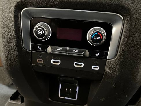 Used 2022 Chevrolet Tahoe High Country AWD/4WD image 29