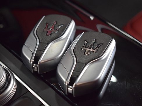 Certified 2022 Maserati Levante Modena image 40