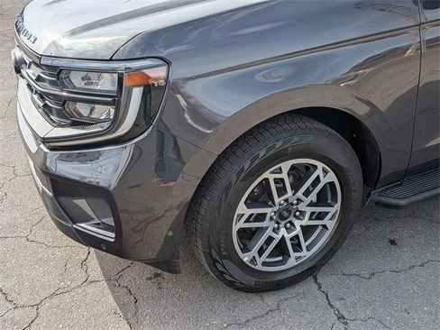 Used 2025 Ford Expedition Active image 9