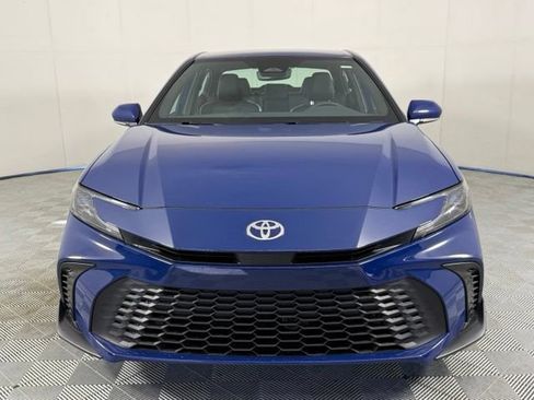 Used 2025 Toyota Camry SE FWD image 6