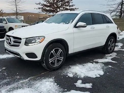 Used 2018 Mercedes-Benz GLC 300 4MATIC image 4