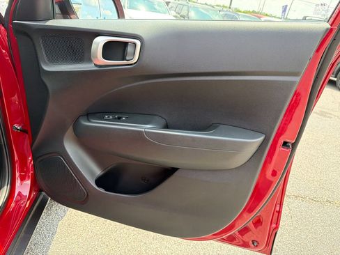 Used 2025 Hyundai Venue SE FWD image 14