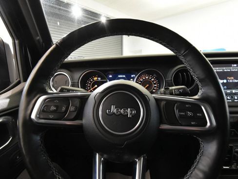 Used 2021 Jeep Wrangler Unlimited Sahara image 24