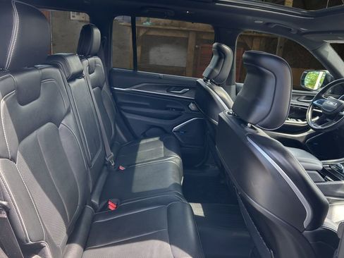 Used 2022 Jeep Grand Cherokee Overland w/ Adv Protech Group III AWD/4WD image 18