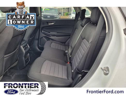 Used 2024 Ford Edge SE w/ Black Appearance Package image 11