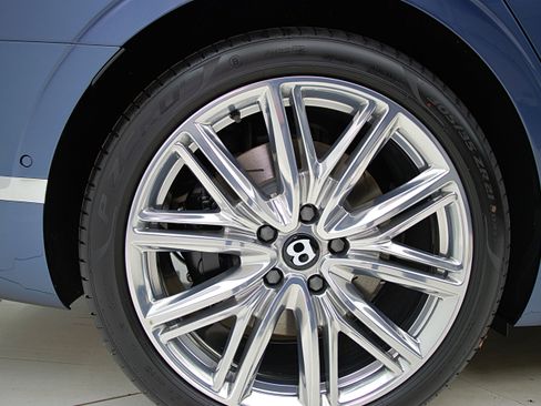 Certified 2022 Bentley Flying Spur Plug-In Hybrid AWD/4WD image 50