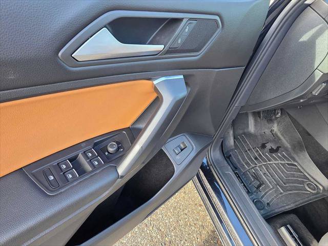 Used 2019 Volkswagen Tiguan SEL w/ 3rd Row Seat Package AWD/4WD image 23