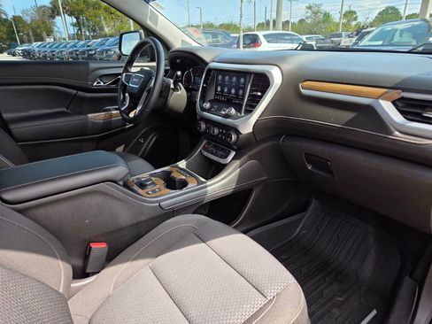 Used 2023 GMC Acadia SLE w/ Driver Convenience Package image 9