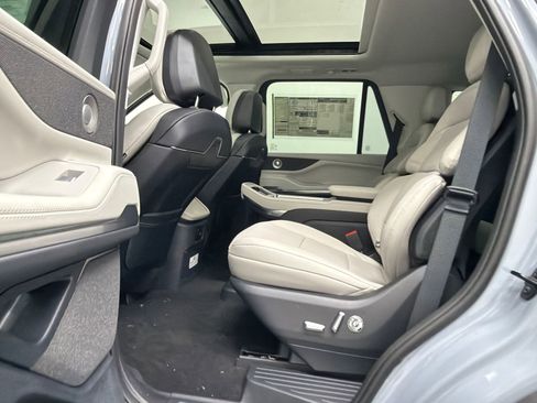 New 2026 Lincoln Navigator Reserve image 21