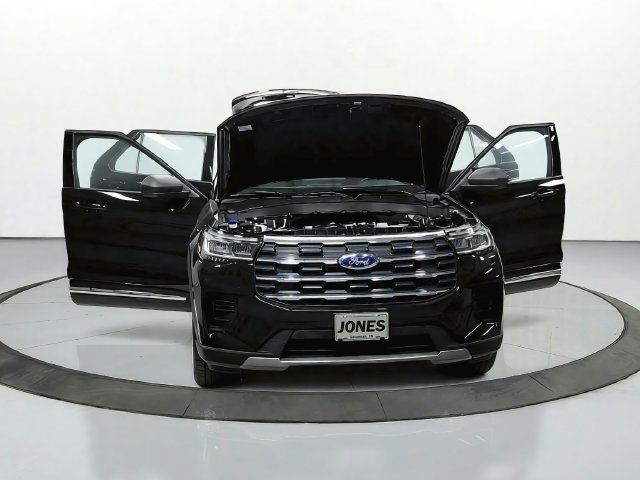 Used 2025 Ford Explorer Active AWD/4WD image 11