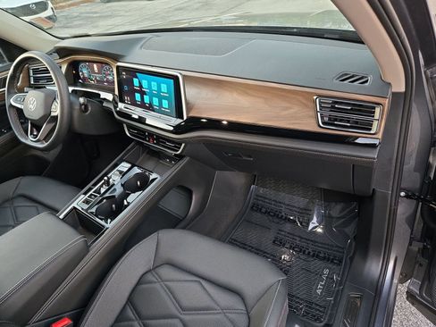 Used 2024 Volkswagen Atlas SE image 29