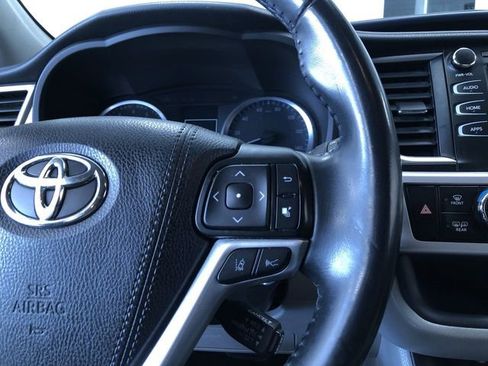 Certified 2019 Toyota Highlander Plus image 28