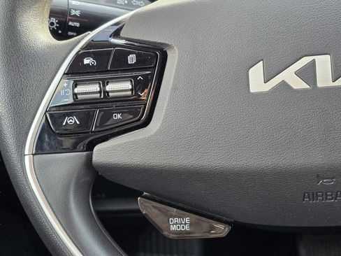 Used 2023 Kia Niro LX image 13
