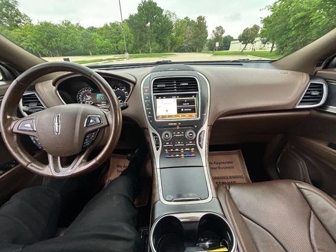 Used 2016 Lincoln MKX Reserve w/ Climate Package FWD image 17