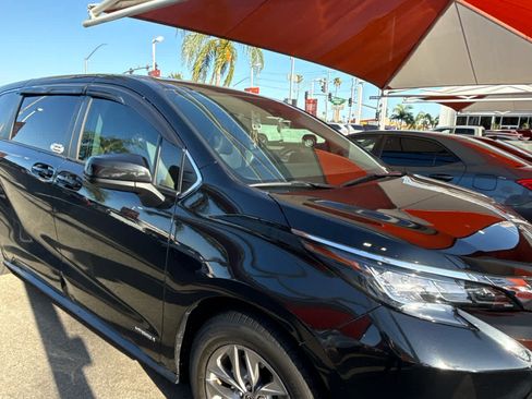 Used 2021 Toyota Sienna LE FWD image 11