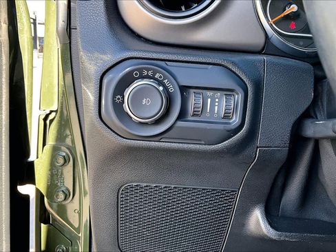 Used 2021 Jeep Wrangler Sport S image 28