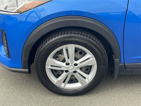 Used 2023 Nissan Kicks S image 10