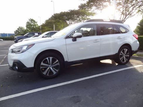 Used 2019 Subaru Outback 2.5i Limited AWD/4WD image 11