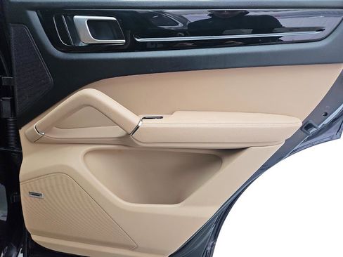 Used 2019 Porsche Cayenne S image 30