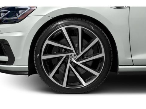 Used 2019 Volkswagen Golf R 4-Door AWD/4WD image 13