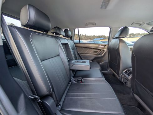 Used 2023 Volkswagen Tiguan SE image 37