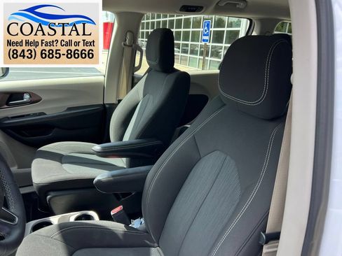 Used 2023 Chrysler Voyager LX FWD image 11