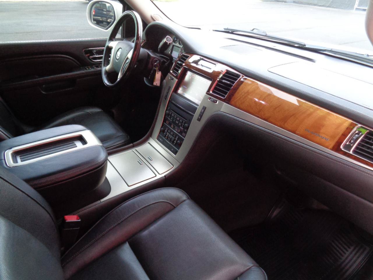 Used 2013 Cadillac Escalade ESV Platinum AWD/4WD image 16