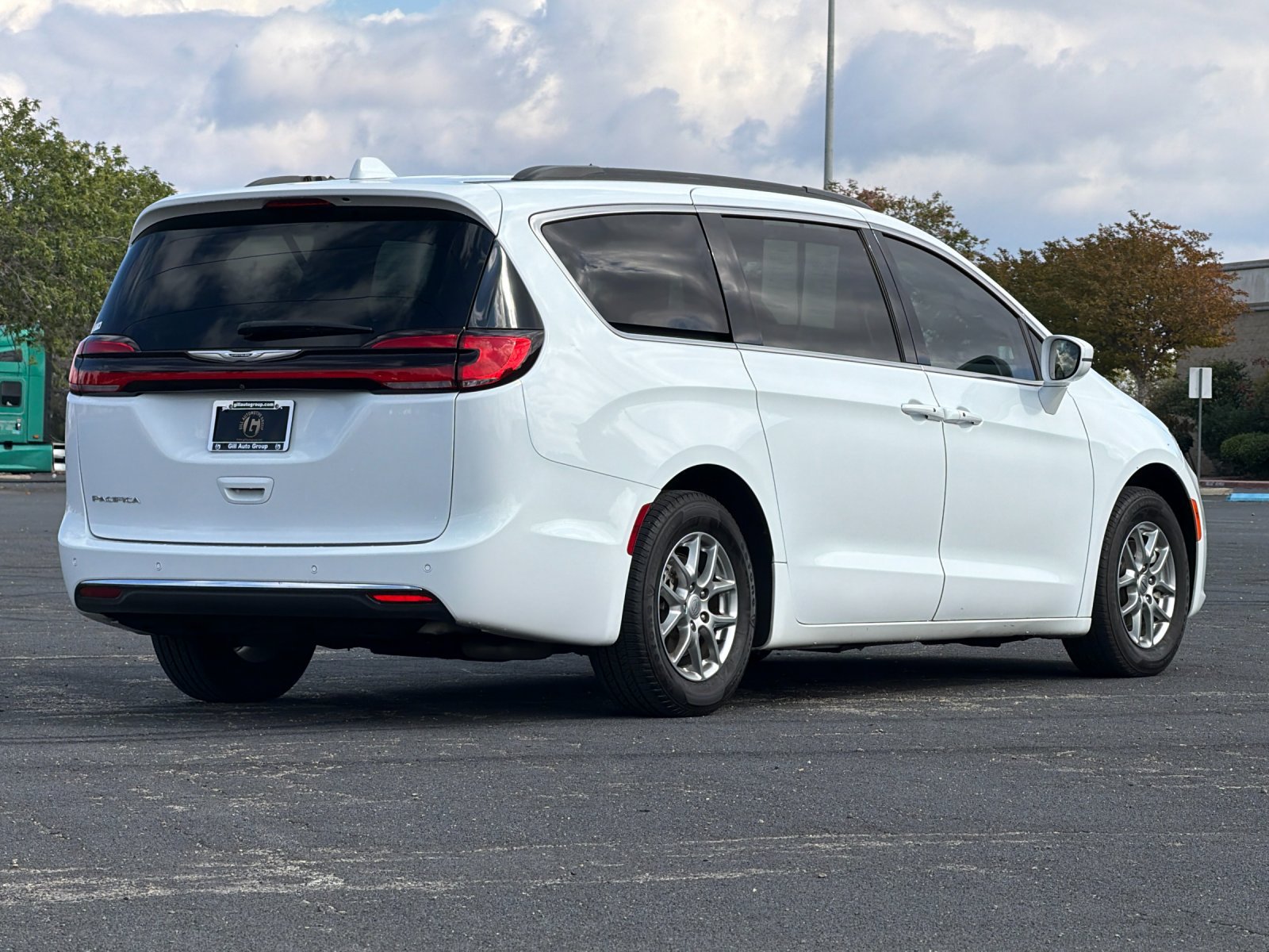 Used 2021 Chrysler Pacifica Touring FWD image 4